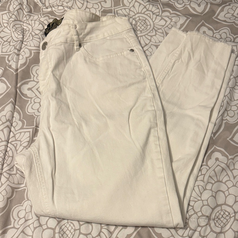 Suzanne Betro Denim Women’s White Stretch Skinny Jeans Capri Length